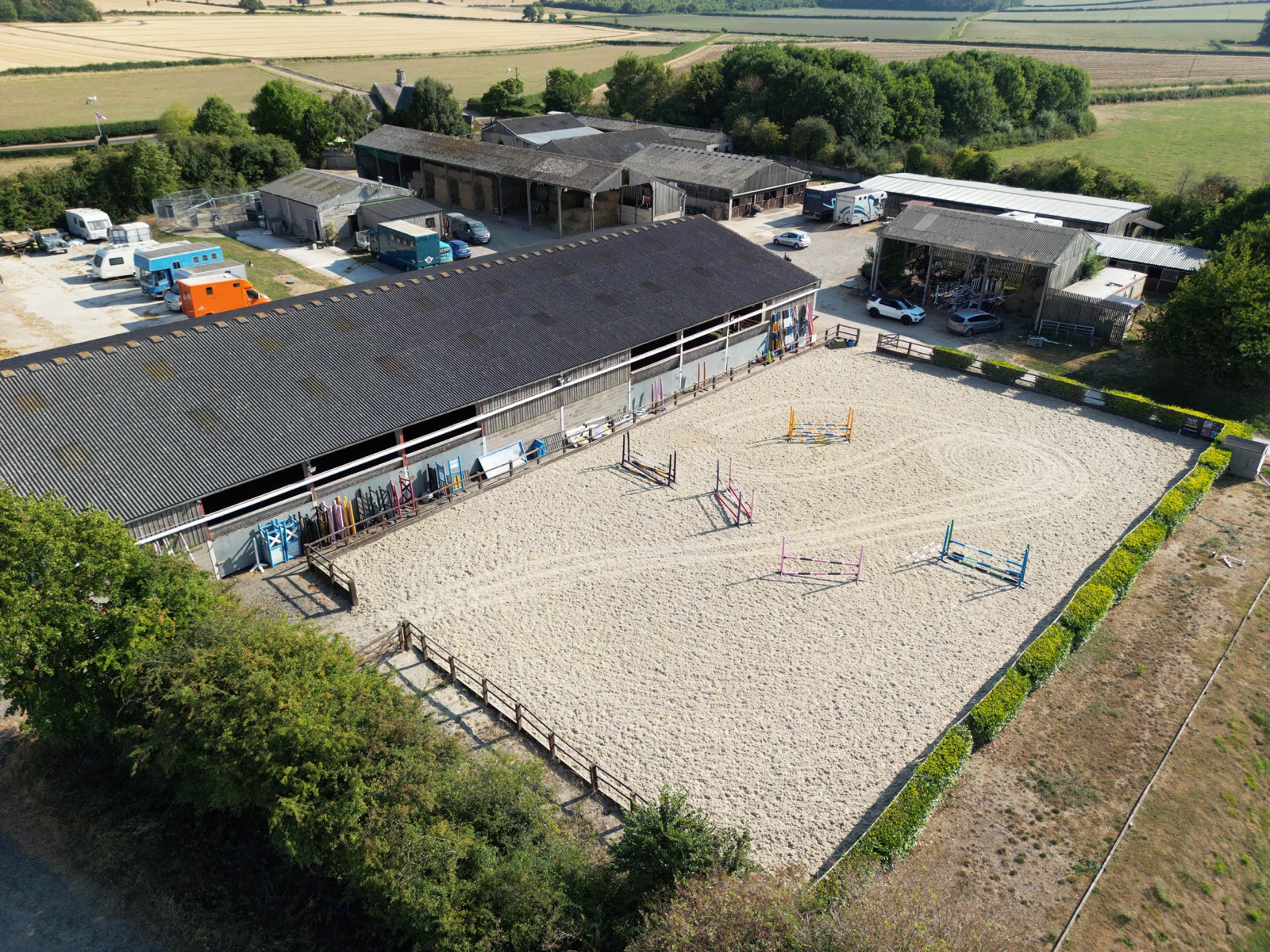 The outdoor arèna at Wickstead Farm